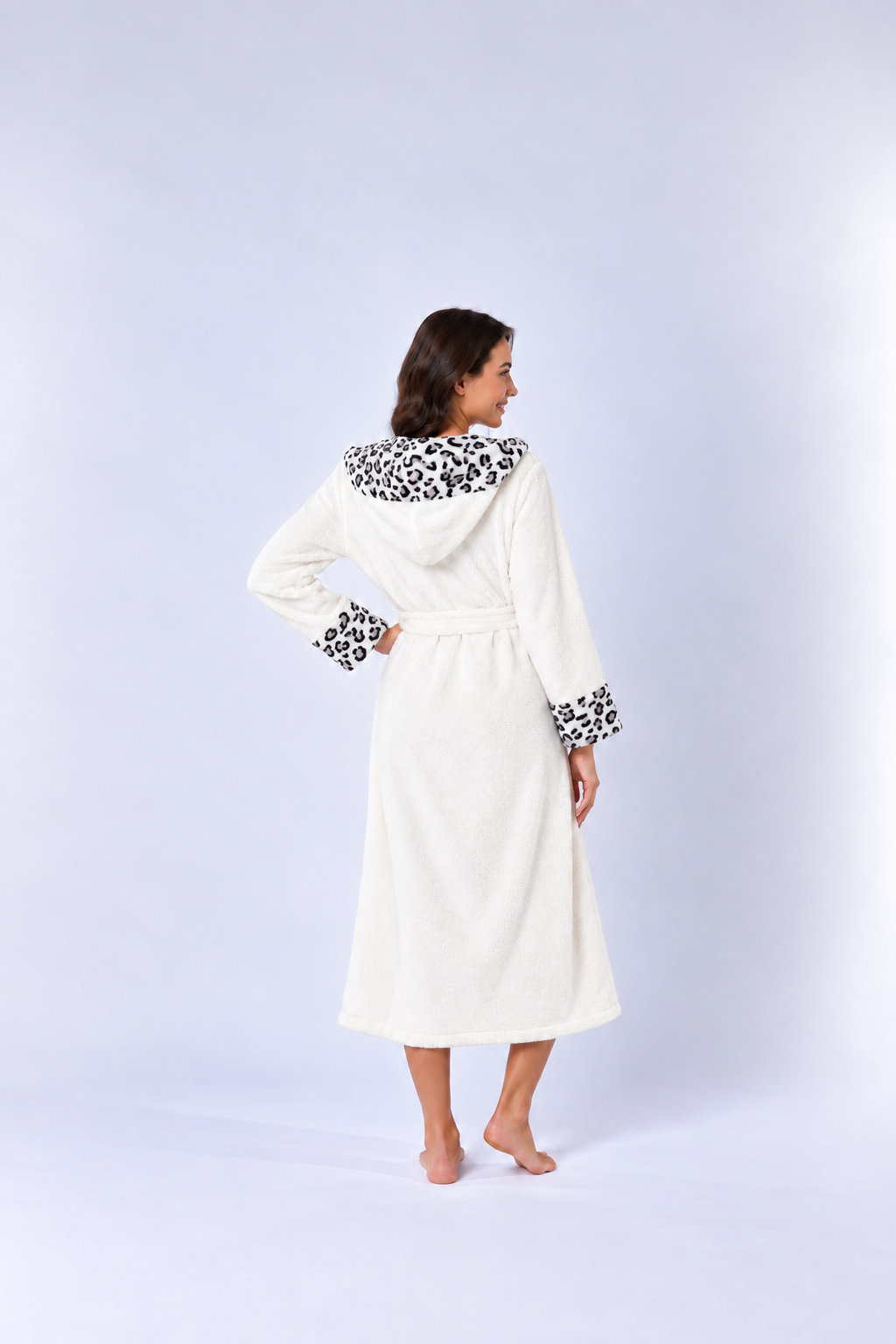Women’s Cozy Hooded Leopard Trim Flannel Robe – Soft Warm Long Bathrobe