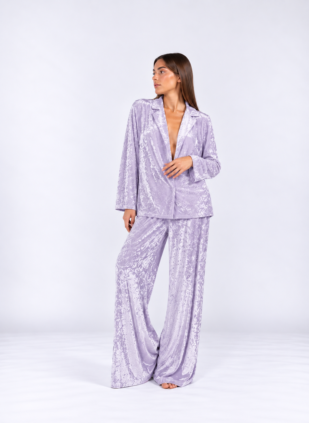 Luxury Velvet Thermal Pajama Set – Soft Long-Sleeve Top & Relaxed Pants